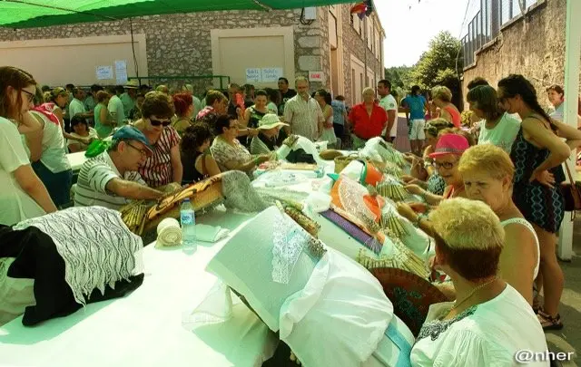 I Encuentro de Encajeras organizado por la asociaci&oacute;n Reverdeceremus en Acebo. Un &aacute;lbum de ANHER para Sierra de Gata Digital, el primer digital de la Sierra                      