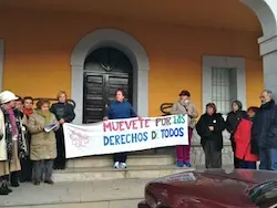 54 círculo de silencio en Perales del Puerto