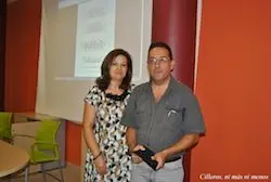 PORTADA Agustín Flores Mateos, autor, y Victoria Toribio, alcaldesa de Cilleros