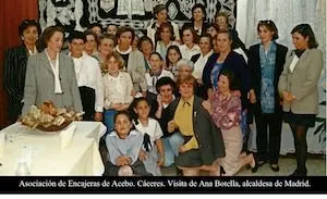 Asociacioěn de Encajeras de Acebo. Caěceres. Visita de Ana Botella