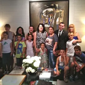 Foto de familia al finalizar la visita en el Atrio