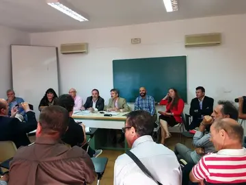 El consejero y el director general de turismo se re&uacute;nen con los agentes de turismo en la comarca. www.sierradegatadigital.es