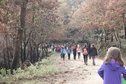 Senderismo saludable entre Hoyos y Trevejo organizado con escolares por el Servicio Deportivo comarcal