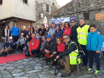 Senderistas en la ruta Trevejo Balcón de Jálama el día 9 de abril de 2016