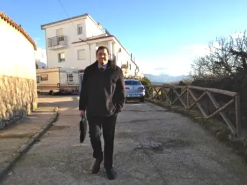 Carlos Arriola, notario