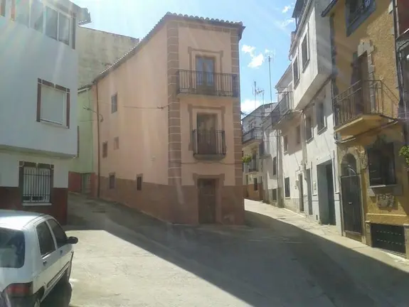 Fachada casa en venta en Villanueva de la Sierra