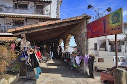 Mercado de trueque en Perales del Puerto. BOMONK