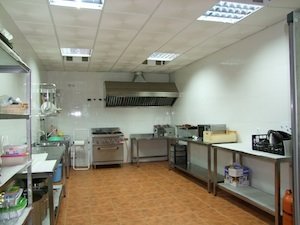 Cocina industrial en el local cedido por el ayuntamiento de Moraleja a Aspace