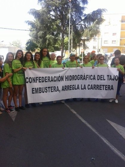 Manifestación en Plasencia por el arreglo de las carreteras de Vegaviana
