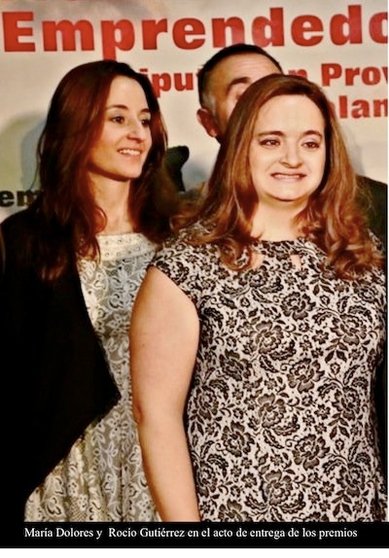 María Dolores y Rocío Gutiérrez en el acto de entrega de los premios 2014 