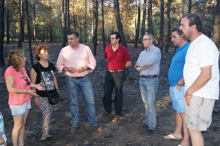 El grupo Popular en la Diputación visita la zona afectada por el incendio del día 27 en Gata