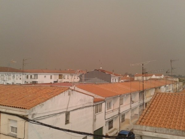Imagen actual de la visión del incendio desde Moraleja. IMAGEN DE MIGUEL ANGEL para www.sierradegatadigital.es