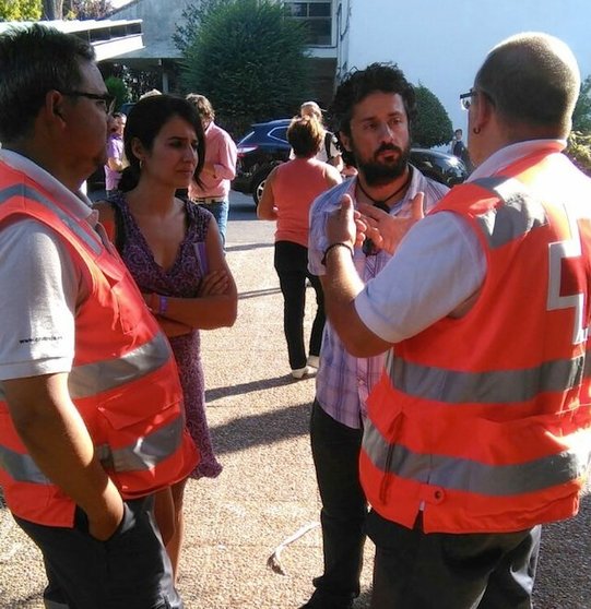 Diputados de Podemos visitan en Moraleja a las familias serranas afectadas www.sierradegatadigital.es