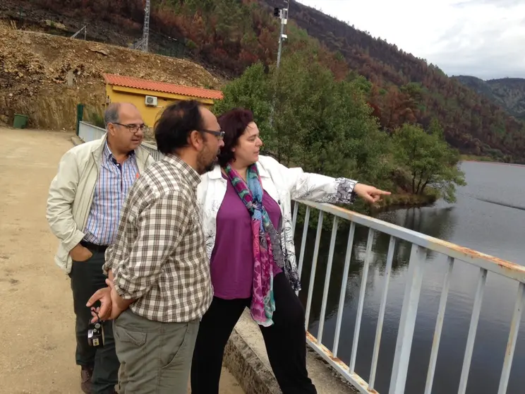 Bego&ntilde;a Garc&iacute;a, Pedro Mu&ntilde;oz y Fernando Pulido en Acebo. ARCHIVO