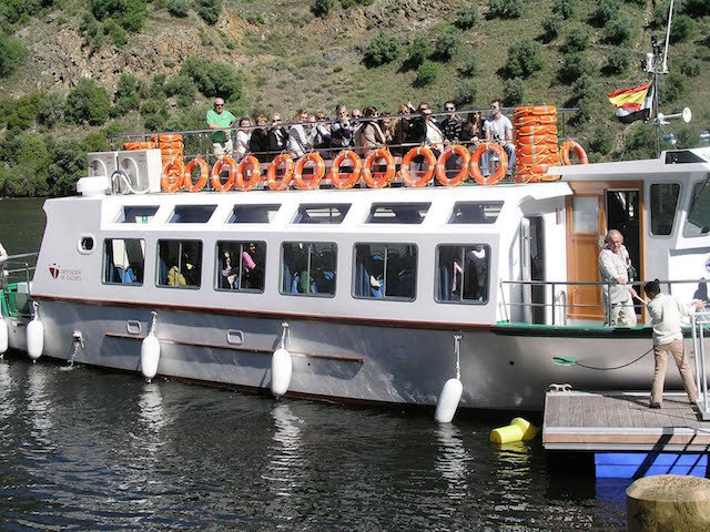 Barco en el Tajo Internacional. Imagen de jmhergal.blogspot.com