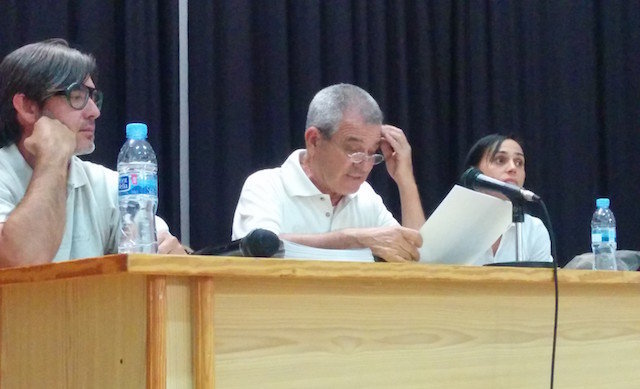 Jose Pablo Gadea entre Marcos Soria y Emma Martínez en la reunión pública sobre el proyecto Campus Phi