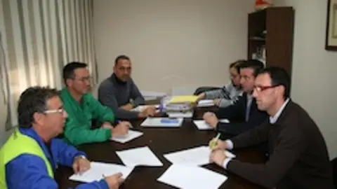 Mesa de convenio para los trabajadores del ayuntamiento moralejano