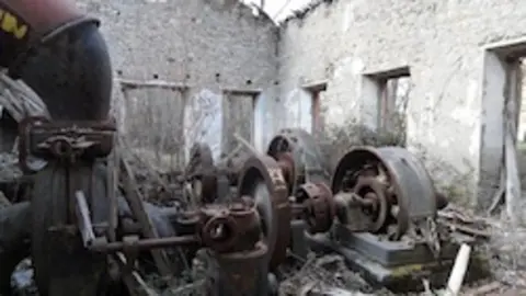 , central electrica restos.jpg