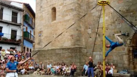 El acr&oacute;bata circense Ivan Hidalgo en Hoyos