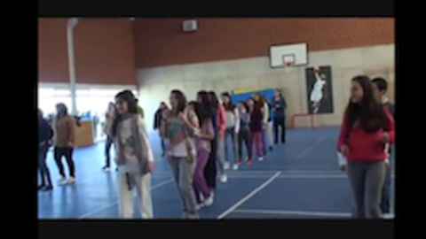 Flash mob del IESO Valles de Gata contra la violencia hacia las mujeres