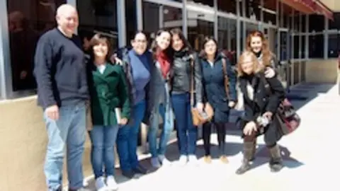 El profesor Costas y las estudiantes gallegas