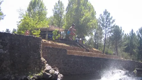 Piscina de Villasbuenas en imagen de Jesus Mangas