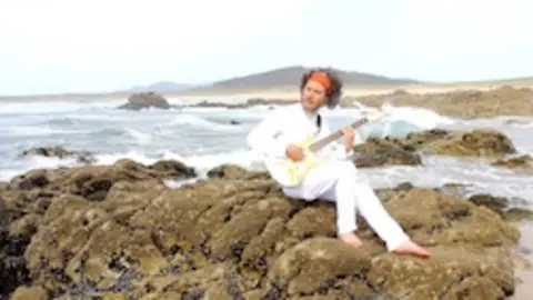 El m&uacute;sico Jorge Galav&iacute;s