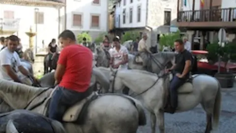 Jinetes en la plaza de San Mart&iacute;n