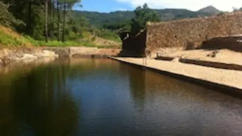Piscina fluvial en la Vega Vieja de Torre de Don Miguel
