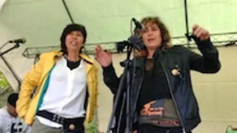 La Mala (dcha.) y TTR, promotoras del Margarita Rock
