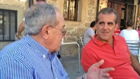 Juan Carlos Garc&iacute;a Delgado charla con Domingo Domen&eacute; en Torre