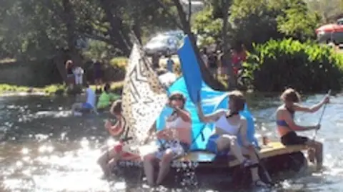 Concurso de Trastos Flotantes en Cadalso. PABLO RIOLOBOS