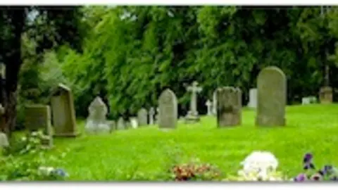 Cementerio natural en el Reino Unido. JML