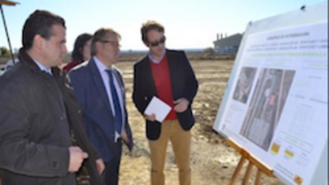 Del Moral y Caselles visitan las infraestructuras en Moraleja