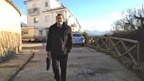 Carlos Arriola, notario