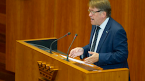 Victor del Moral en el Parlamento regional