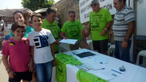 Recogida de firmas para el arreglo de las carreteras de Vegaviana