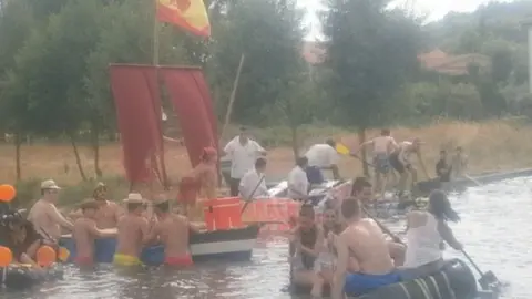 III Concurso de Trastos Flotantes en Cadalso. Imagen de Pablo Riolobos