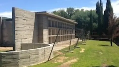 Nuevos nichos en el cementerio de Moraleja