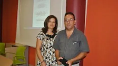 PORTADA Agustín Flores Mateos, autor, y Victoria Toribio, alcaldesa de Cilleros