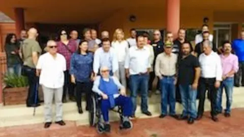 Fernández Vara con el fundador del PSOE en Herán Pérez y afiliados