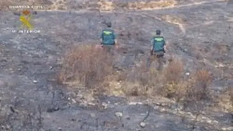 Guardia civil en un incendio
