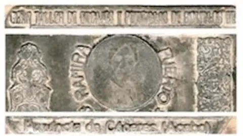 DETALLES DEL SELLO DEL TALLER DE RAMIRA PUERTO MORENO. ACEBO (CAěCERES)