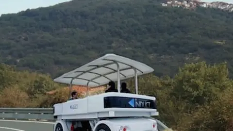 Vehículo circulando cerca de Santibáñez