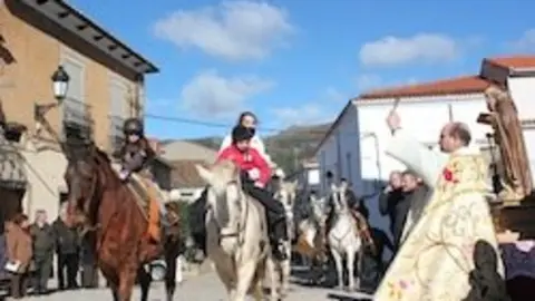 San Ant&oacute;n bendice los caballos en Valverde