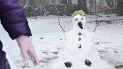 El primer muñeco de nieve del año en el Puerto de Perales JOSE MANUEL ROBLEDO VINAGRE