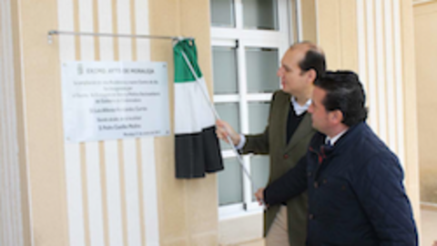 Carrón y Caselles descubren la placa en San Blas