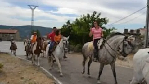 Jinetes salen de Trevejo