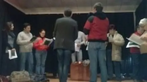 U lagartu c&oacute;micu ensaya para Comando Actualidad de TVE