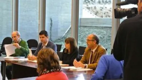 Primera reunión entre Gobierno y sindicatos para el reconocimiento profesional de los bomberos forestales